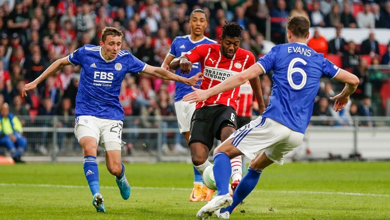 PSV bezwijkt onder druk Leicester en geeft plek in halve finale weg