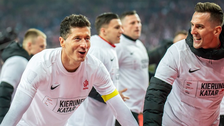 Feyenoord-opponent Milik grapt over veelbesproken toekomst van Lewandowski 