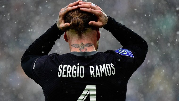 Piqué verder in het nauw: Ramos moest helpen bij verdrijven van Spaanse bobo