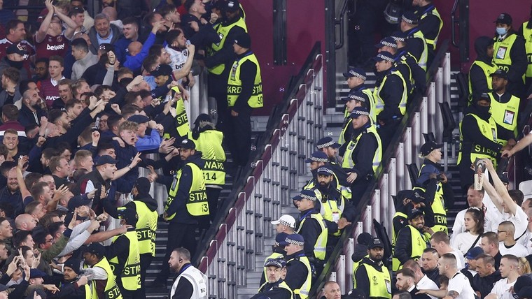Duitse commentatoren aangevallen op perstribune bij West Ham United