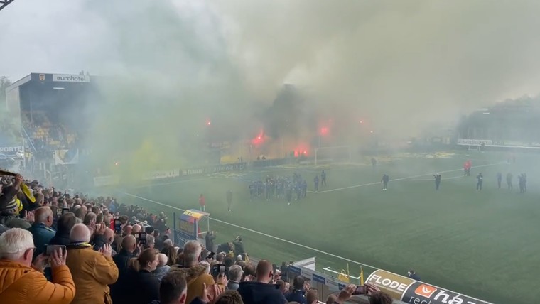 De Friese derby leeft: fans van Heerenveen en Cambuur zorgen voor mooie beelden