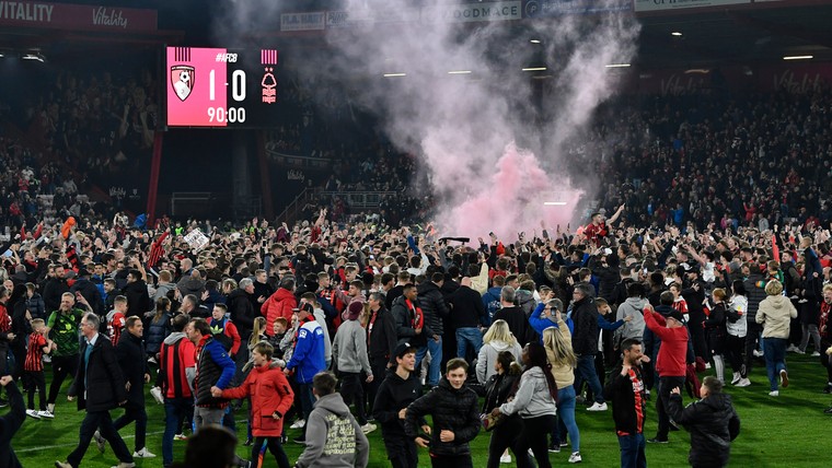 Pitch invasion na PL-terugkeer: fans Bournemouth gaan uit hun dak