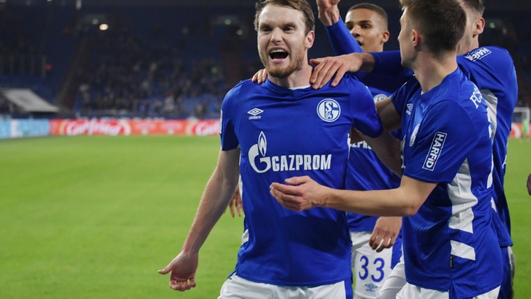 Ouwejan verlaat AZ definitief na promotiefeest met Schalke