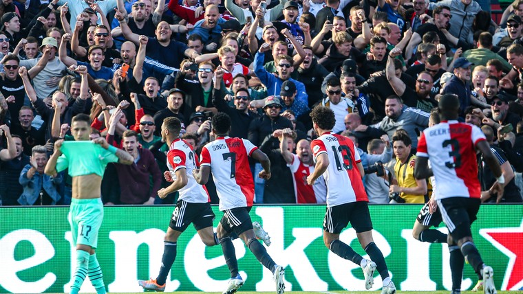 Ajax jubelt met Feyenoord mee