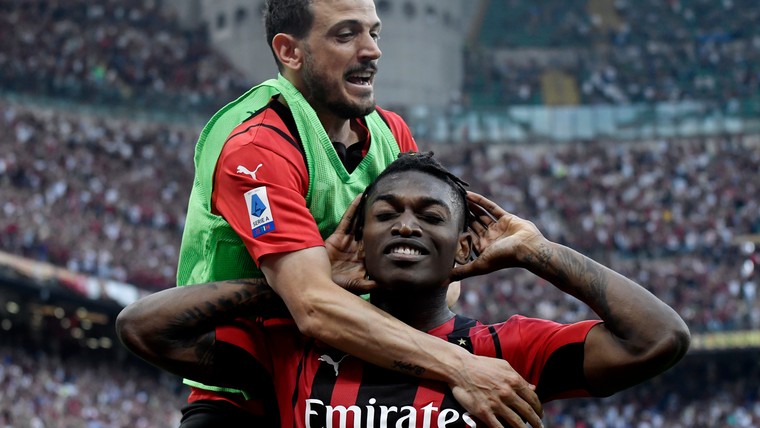AC Milan kan titel nu écht ruiken: uitzinnige fans en gebroken ruit Zlatan
