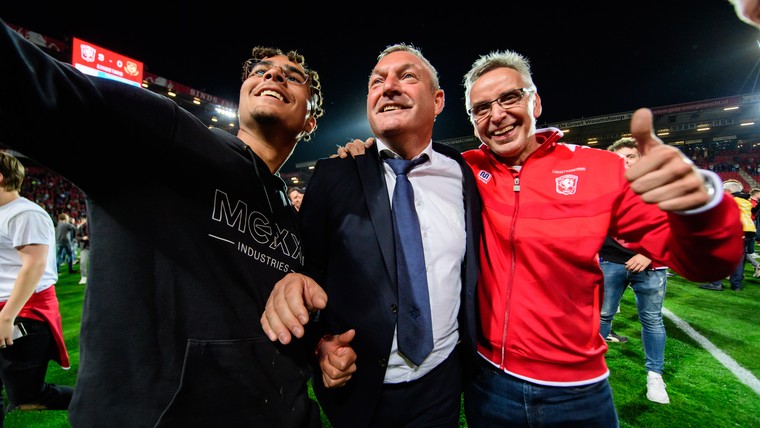 FC Twente viert feest: Jans danst niet, maar zingt wel