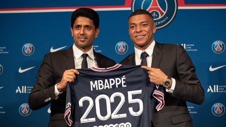 Mbappé ontkent wilde geruchten over nieuw supercontract bij PSG