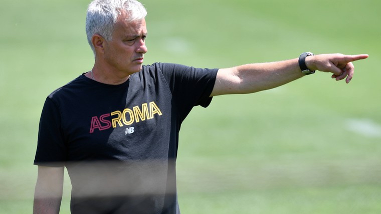 Volgens Slot gaan backs belangrijk zijn in tactisch steekspel met AS Roma