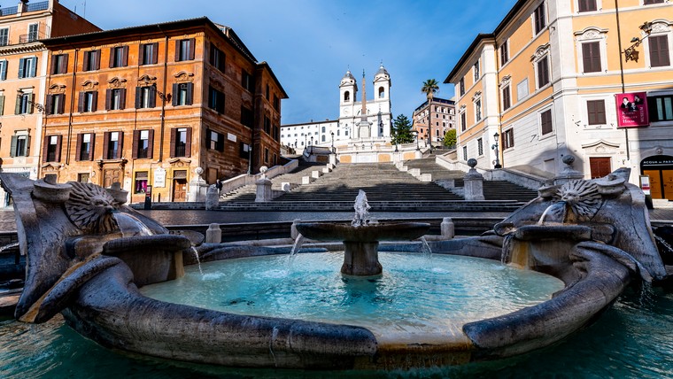 AS Roma plaatst opmerkelijke tweet met beeld fontein