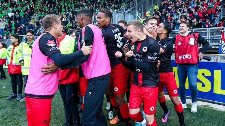 Excelsior terug in Eredivisie na krankzinnige ontknoping tegen ADO