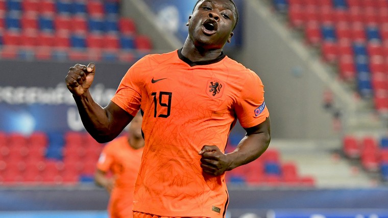 Van Gaal houdt zestal buiten selectie: 'Voor het Nederlandse voetbal'