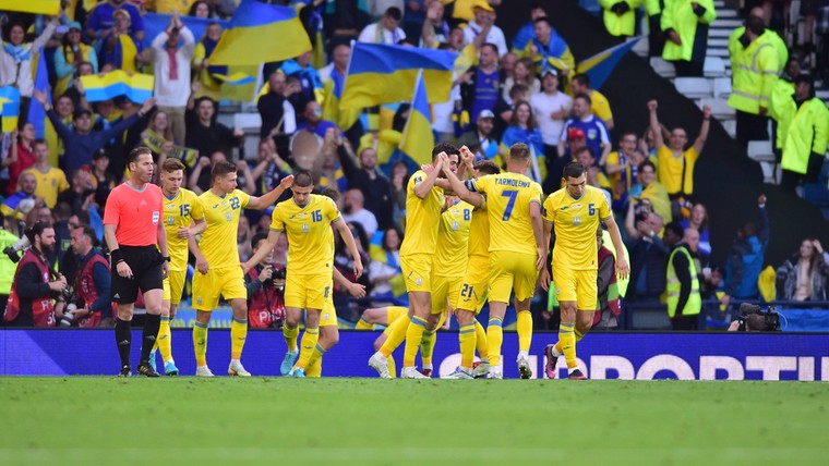 Oekraïne laat landgenoten weer eens juichen en houdt zicht op WK
