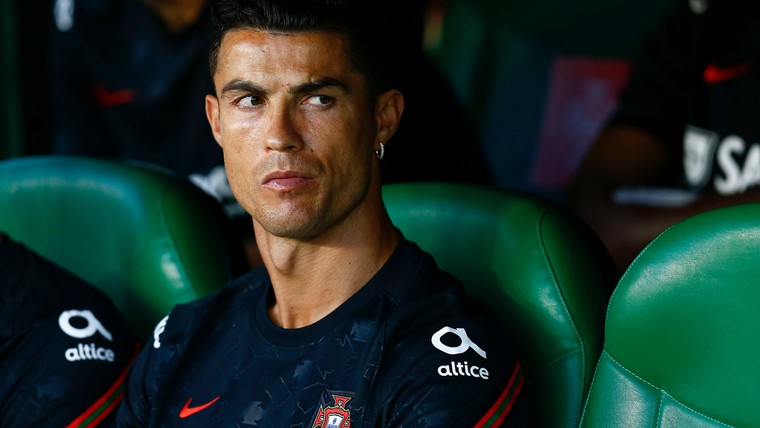Santos geeft verklaring voor zeldzame reservebeurt Ronaldo