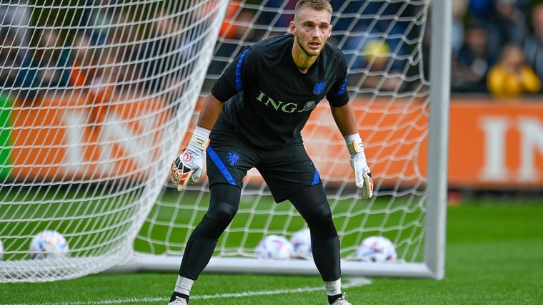 Cillessen laat zich zien op training Nederlands elftal