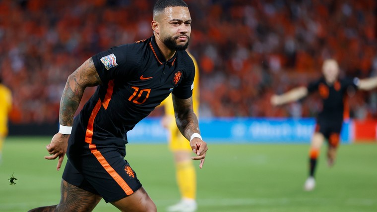 Oranje flikt het weer: Memphis wist laat doelpunt van Wales uit