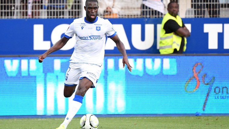 'Vitesse gaat transfervrije rechtsback van Auxerre overnemen'