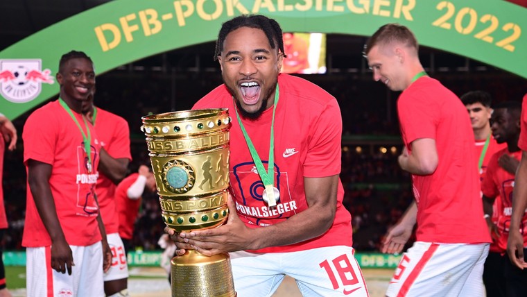 Leipzig plaagt PSG met contractverlenging: 'Groeten vanuit Parijs'