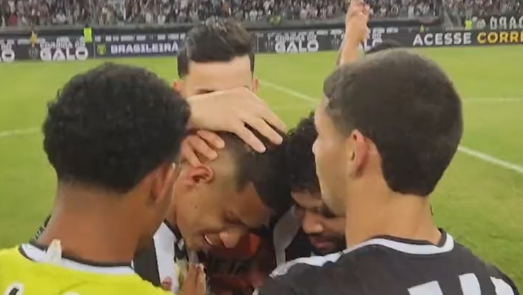 PSV-doelwit Savinho neemt in tranen afscheid in Brazilië