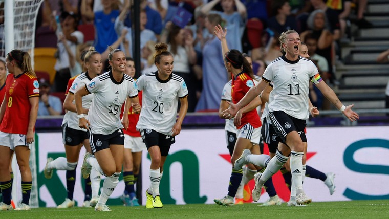 Spaanse blunder helpt Duitsland op weg naar kwartfinale