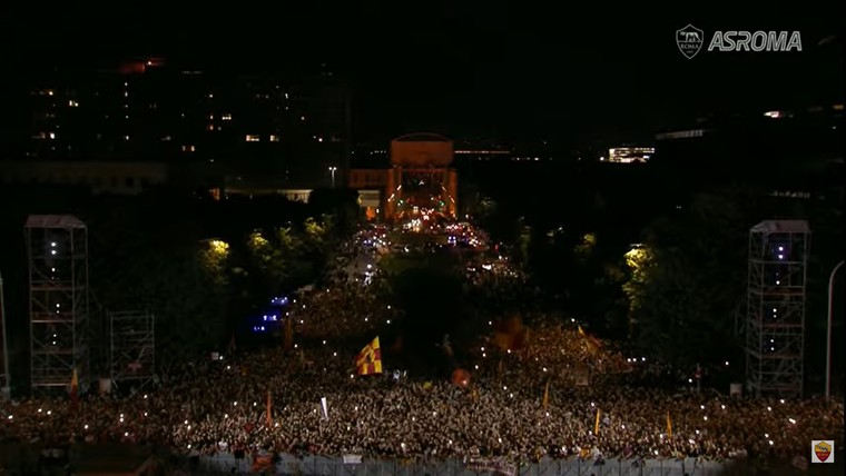 Prachtige beelden: duizenden Roma-fans verwelkomen Dybala