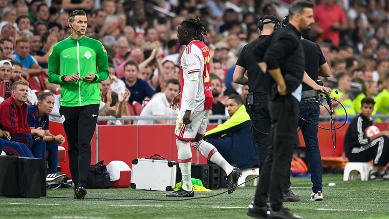 Dramatisch Ajax-debuut: Bassey krijgt rood tegen PSV