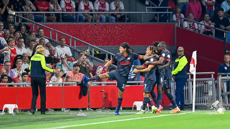 PSV pakt Johan Cruijff Schaal na ongekend spektakelstuk tegen Ajax