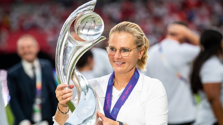 Wiegman maakt kans op UEFA-prijs, eervolle vermelding voor landgenoot