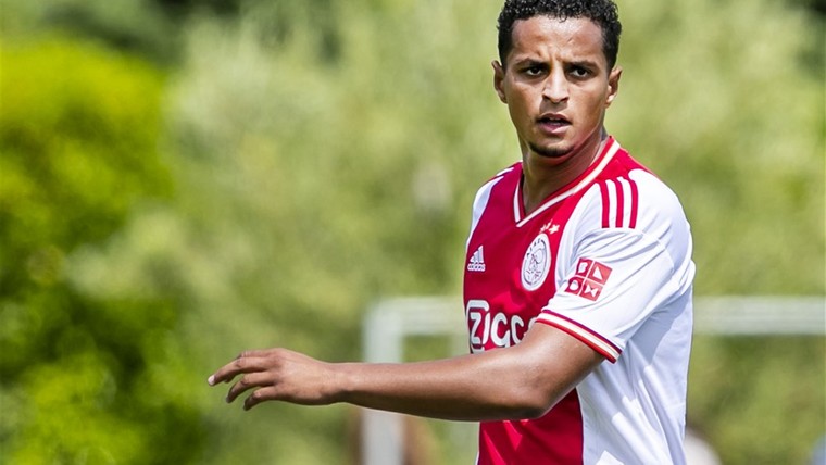 Ihattaren meldt zich weer bij Ajax: 'Back in business'