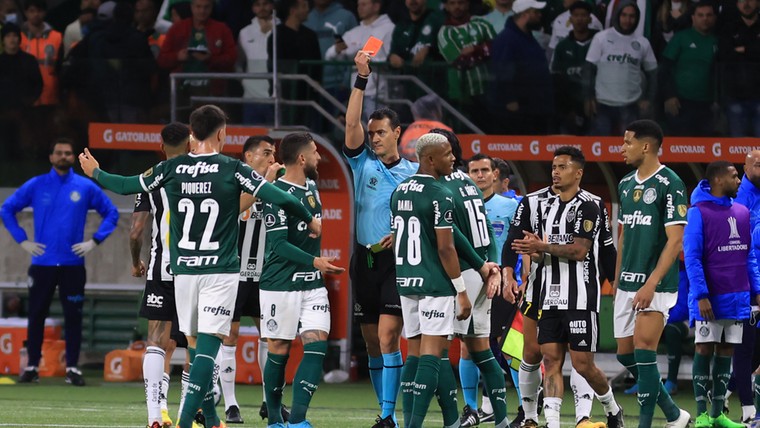 Bizarre schoppartij beslist na pingels in kwartfinale Copa Libertadores