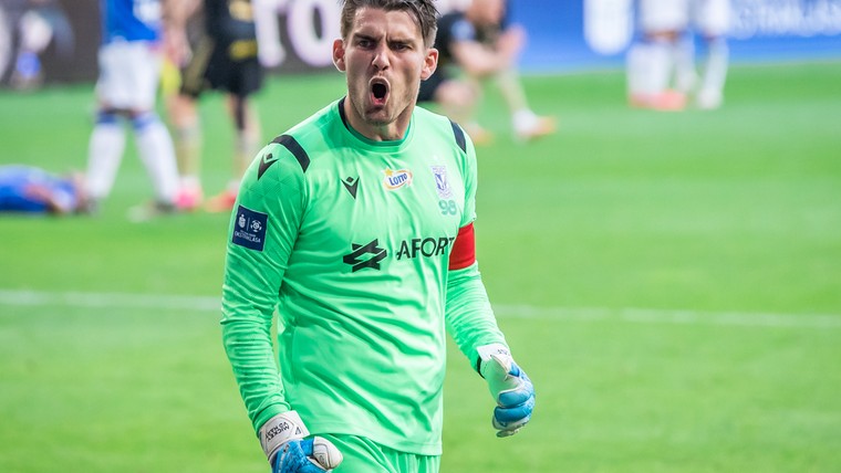 FC Emmen haalt Van der Hart na drie jaar terug naar Nederland