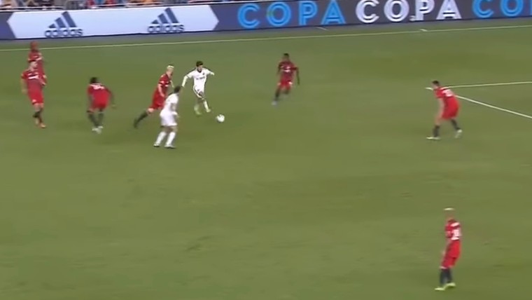 Puig maakt weergaloos eerste doelpunt, opvallende rol Costa en Bernardeschi 