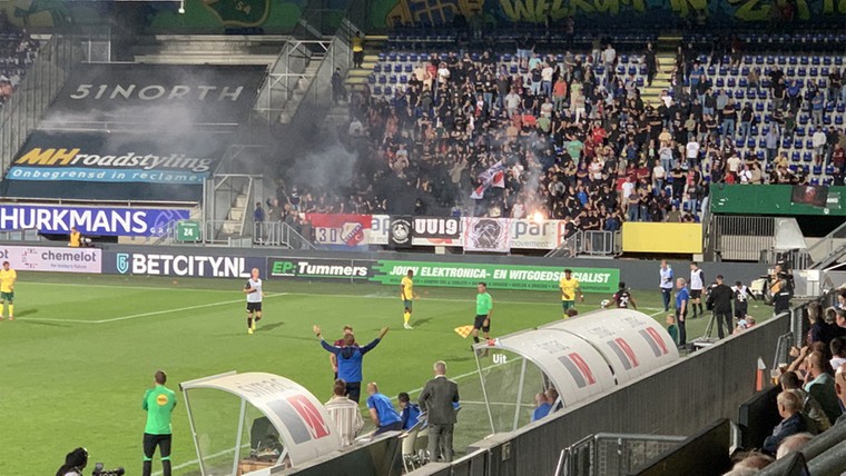 Weer gaat het mis bij FC Utrecht: fans raken eigen speler met vuurwerk
