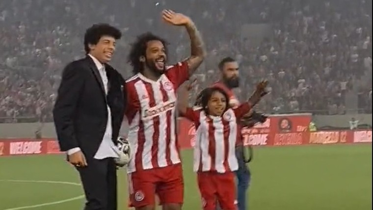 Prachtige beelden: Marcelo onthaald door duizenden Olympiakos-fans