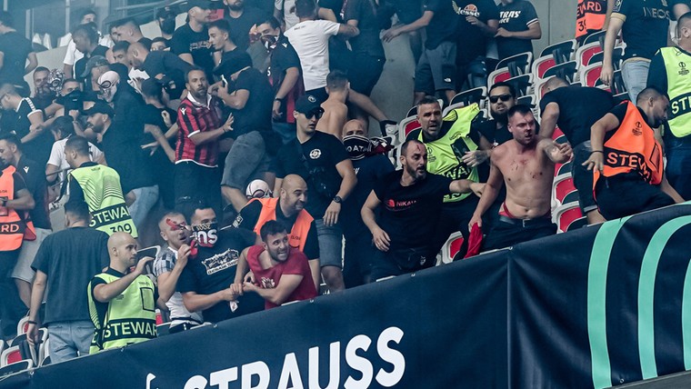 UEFA kondigt onderzoek aan na massaal supportersgeweld in Nice