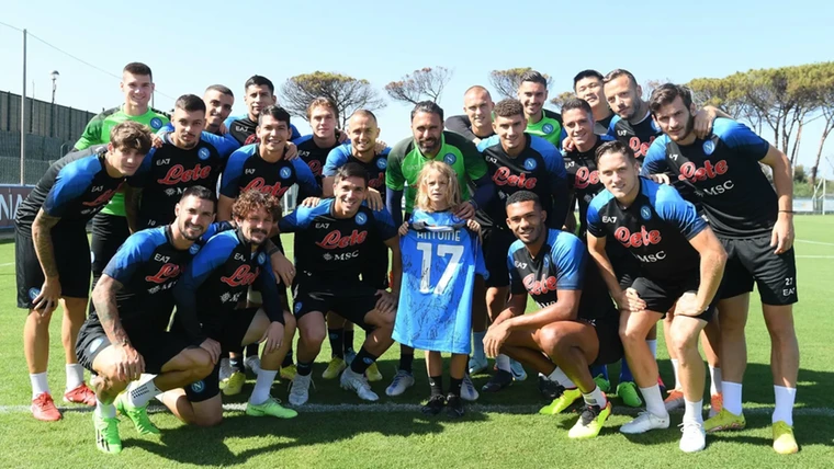 Napoli bezorgt jonge fan (9) dag van zijn leven na vervelend incident bij Fiorentina