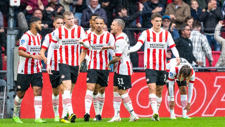 Bekijk de beelden: PSV en Feyenoord gooien remmen los in duel vol fouten en goals