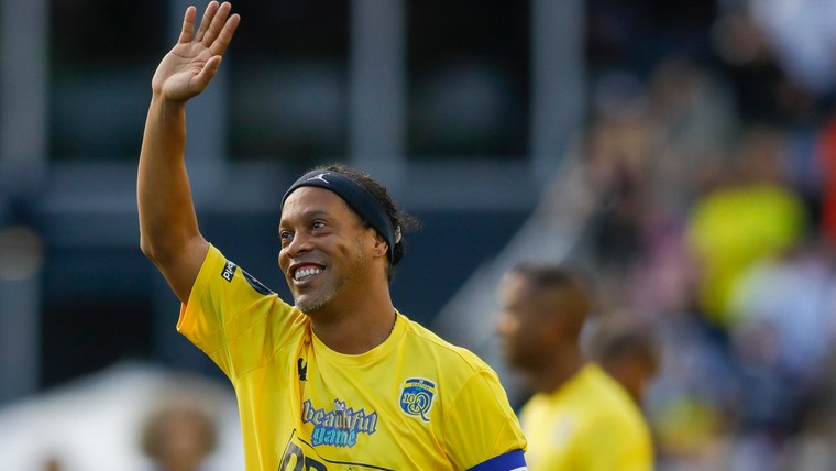 Ronaldinho voetbalt voor het eerst in België: volle bak in Gent