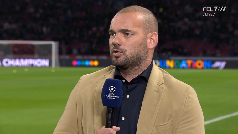 Sneijder komt met felle kritiek op Tadic in pauze van Ajax - Napoli
