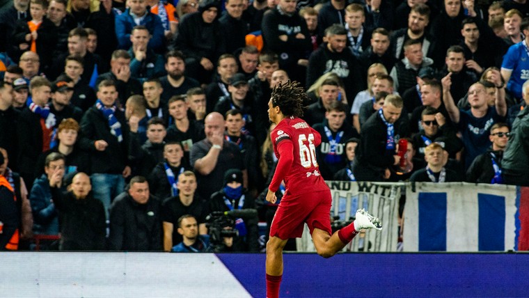 Klopp en Van Dijk over kritiek op Liverpool-ster: 'Achter hem blijven staan'