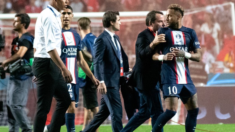 Van Basten wordt gek van Neymar: 'Ik zou juichen als hij eens goed aangepakt wordt'