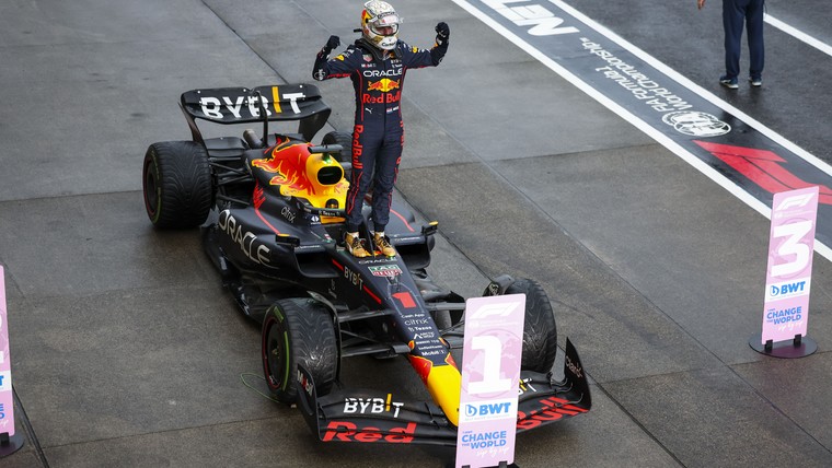Ook vanuit voetbalwereld felicitaties voor wereldkampioen Verstappen