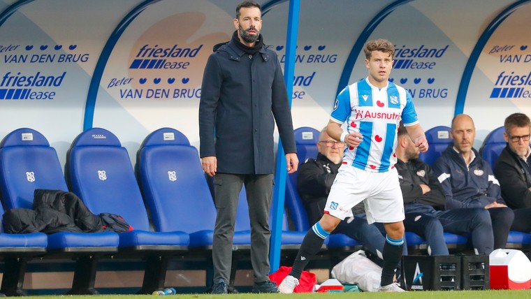 Van Nistelrooij geniet van 'stabiel' PSV en komt weer terug op 'unieke' Nijhuis