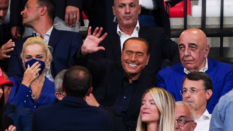 Berlusconi tegenover grote liefde: 'Er is altijd een eerste keer'