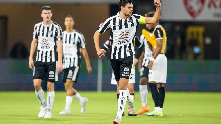 Overtuigend herstel Heracles, Willem II pakt punt op tumultueuze avond 