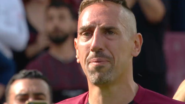Ribéry vecht tegen de tranen bij afscheid als voetballer