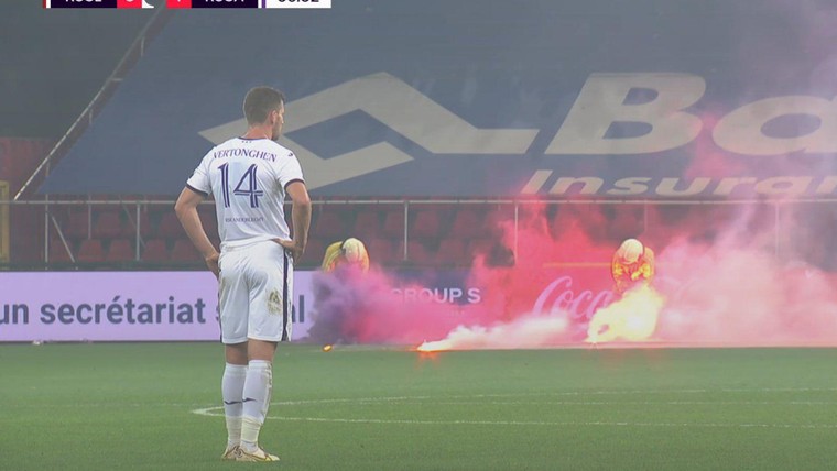 Nieuw dieptepunt voor Anderlecht: wedstrijd gestaakt vanwege vuurwerk