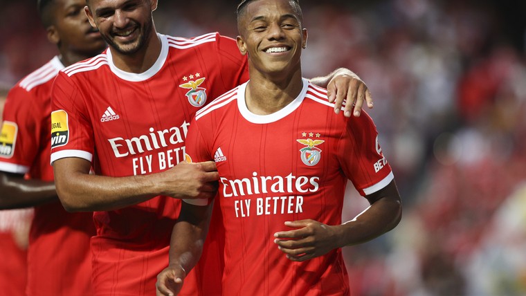 Neres doet het weer en leidt zege Benfica in met prachtige goal