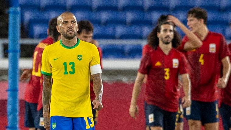 Antony met Brazilië naar WK, 39-jarige Alves slaagt in missie