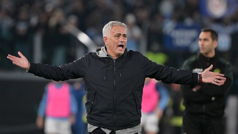 Mourinho jut journalisten op kritisch te zijn voor falende Abraham