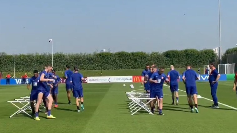 Nederlands elftal werkt eerste training af in de hitte van Qatar